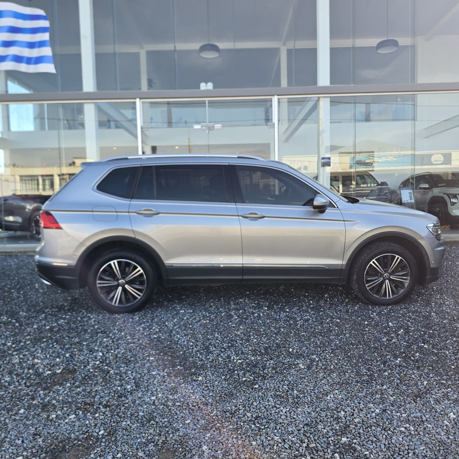 Volkswagen Tiguan 2.0 - Foto 3