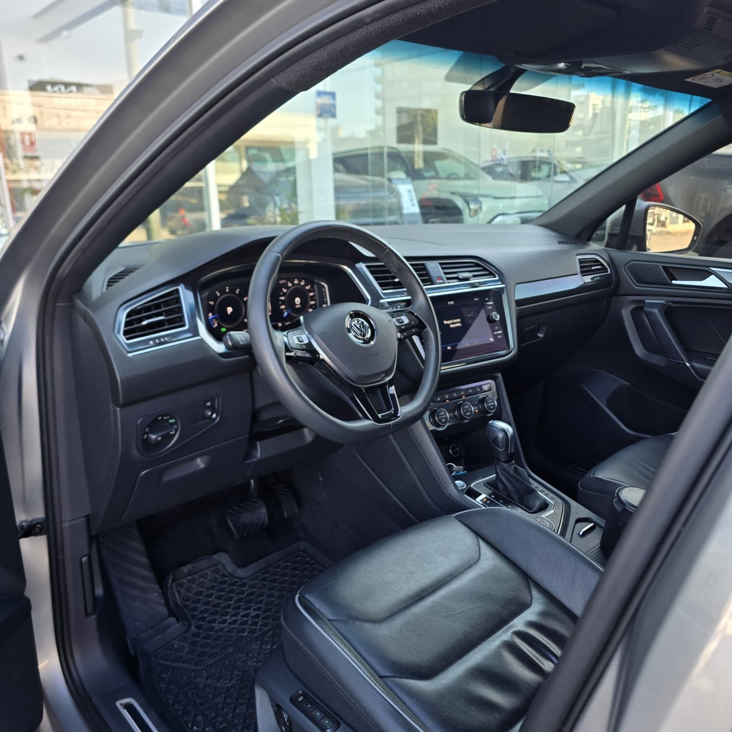 Volkswagen Tiguan 2.0 - Foto 6