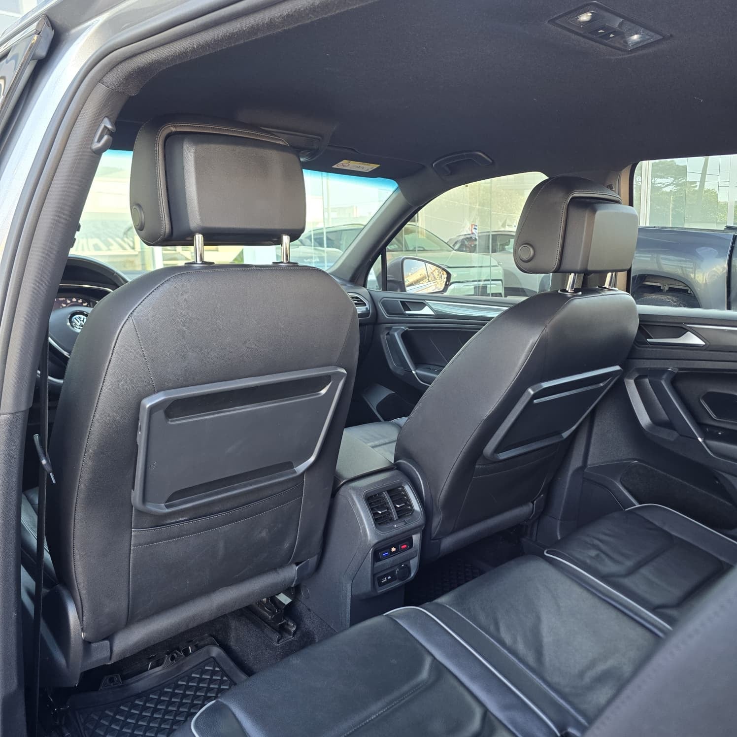 Volkswagen Tiguan 2.0 - Foto 8