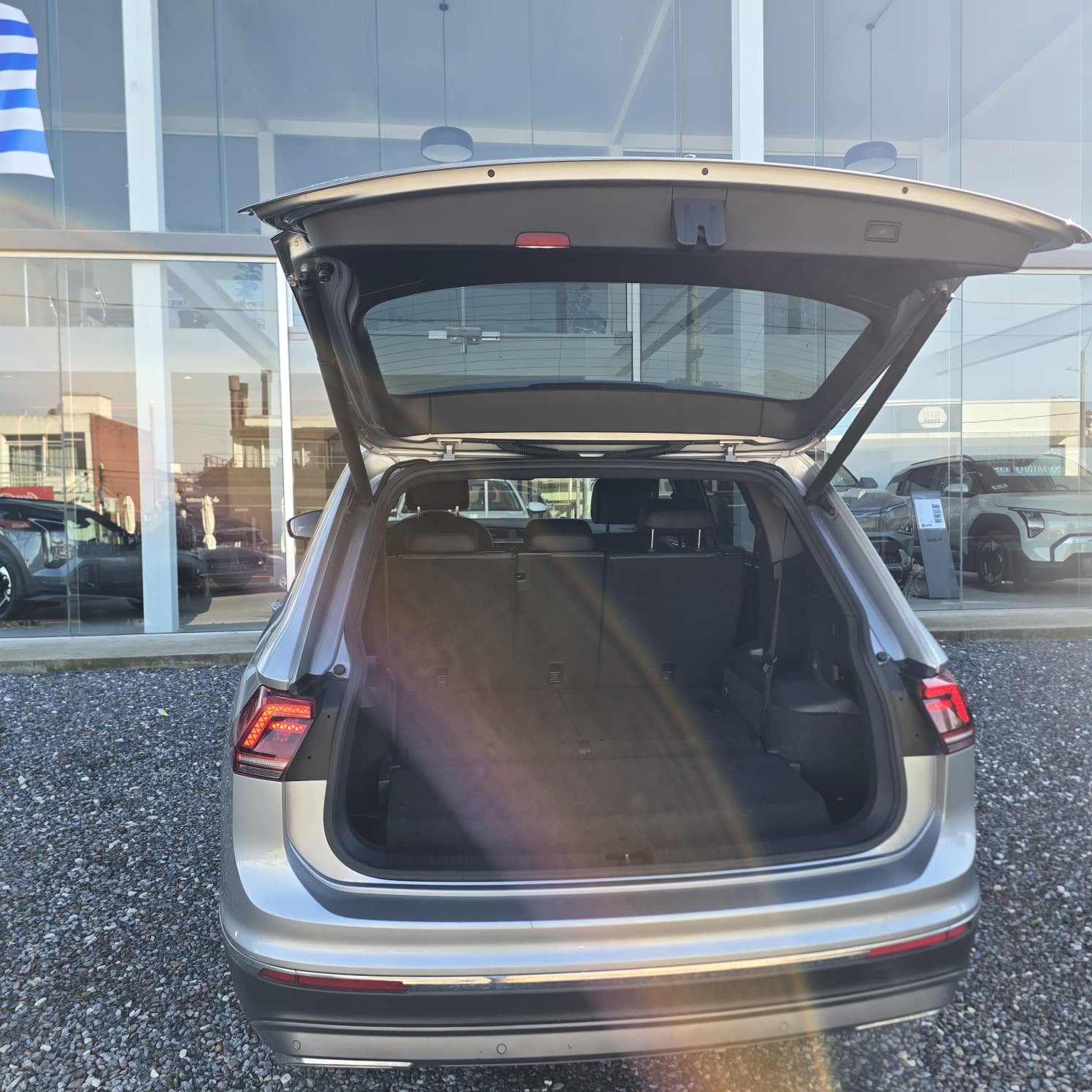 Volkswagen Tiguan 2.0 - Foto 12