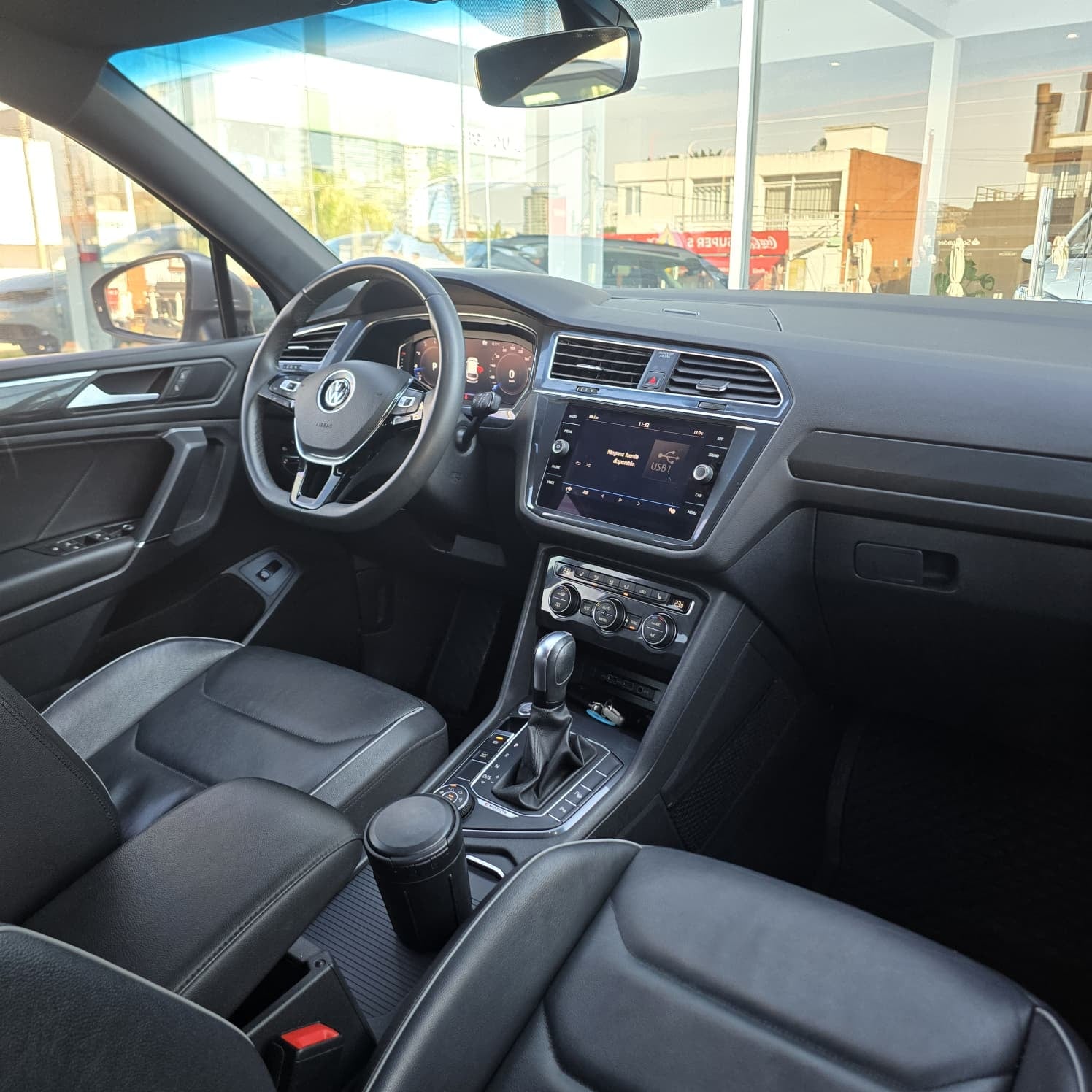 Volkswagen Tiguan 2.0 - Foto 7