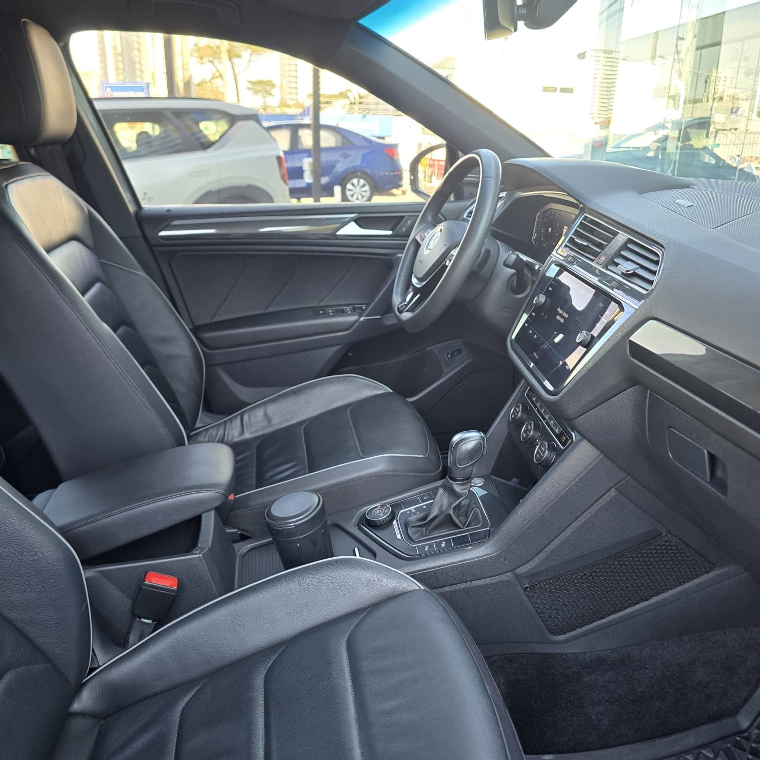 Volkswagen Tiguan 2.0 - Foto 14